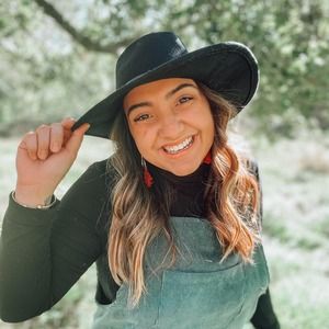 Meet your Posher, Emily